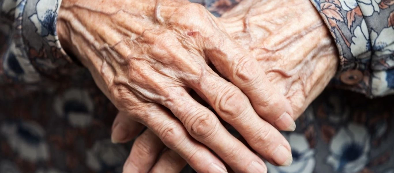Οι ηλικιωμένοι που αντιμετωπίζουν προβλήματα ακοής και όρασης έχουν σχεδόν διπλάσιες πιθανότητες άνοιας